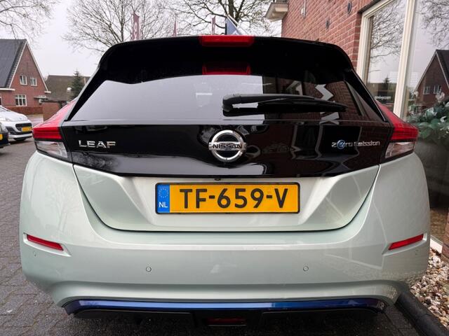 Nissan LEAF N-Connecta 40 kWh 360 CAMERA / STOEL&STUUR VERW. / KEYLESS / NAV