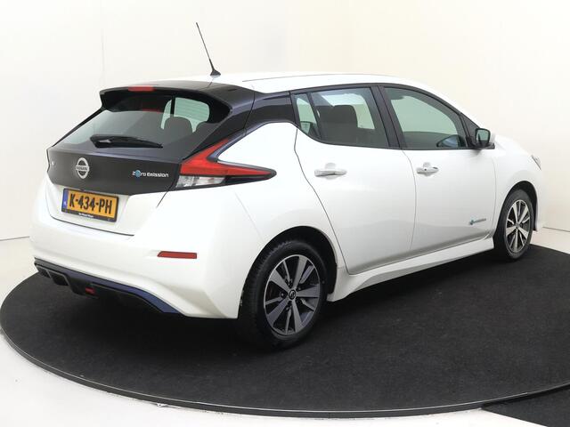Nissan LEAF Acenta 40 kWh | Climate Control / ECC | Licht metalen velgen 16 inch | Cruise control | Navigatie | Park Distance Control achter | Achteruitrijcamera |