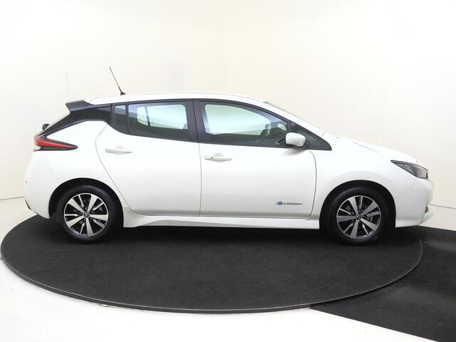 Nissan LEAF Acenta 40 kWh | Climate Control / ECC | Licht metalen velgen 16 inch | Cruise control | Navigatie | Park Distance Control achter | Achteruitrijcamera |