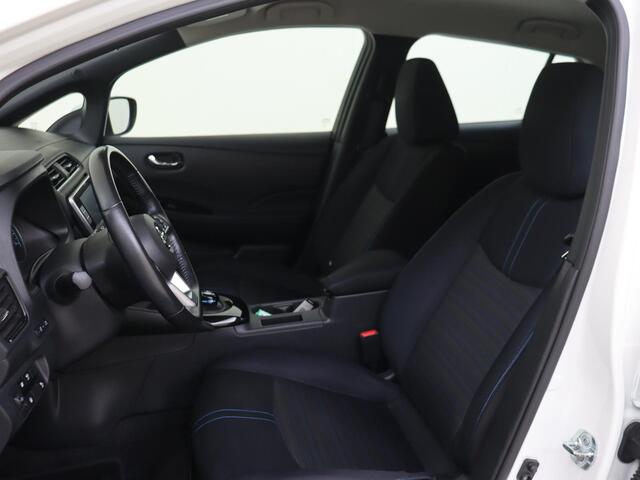 Nissan LEAF Acenta 40 kWh | Climate Control / ECC | Licht metalen velgen 16 inch | Cruise control | Navigatie | Park Distance Control achter | Achteruitrijcamera |
