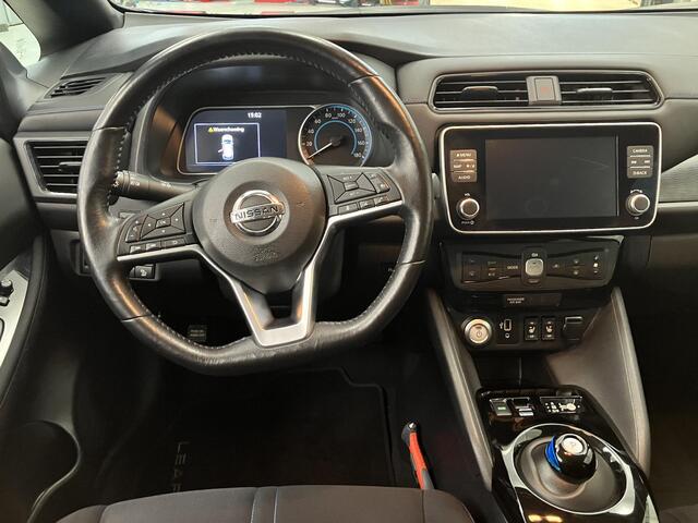 Nissan LEAF N-Connecta 40 kWh / 270 KM WLTP / Eerste Eigenaar / Dealer Onderhouden / Navigatie / 360 Graden Camera / Stoel- en Stuurverwarming / Keyless /