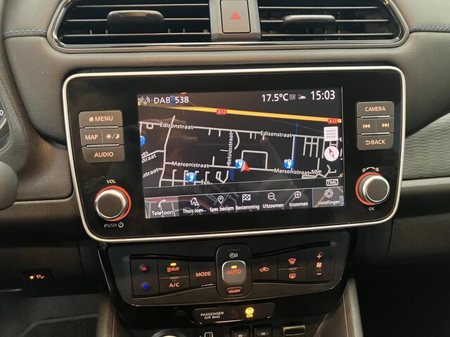 Nissan LEAF N-Connecta 40 kWh / 270 KM WLTP / Eerste Eigenaar / Dealer Onderhouden / Navigatie / 360 Graden Camera / Stoel- en Stuurverwarming / Keyless /