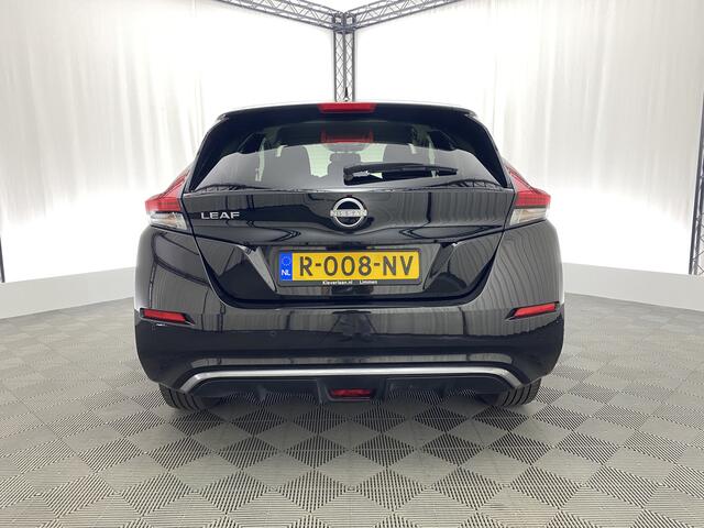 Nissan LEAF N-Connecta 40 kWh Automaat | CarPlay | Navi | Dodehoek Det. | 360'' Camera | ACC | PDC | Verwarmde Stoelen |