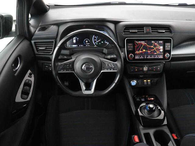 Nissan LEAF N-Connecta 40 kWh | SOH 94.3% | Stuur/stoel verwarming | Adaptive cruise | 360 camera | Dodehoek detectie | Full LED | Navigatie | Carplay |