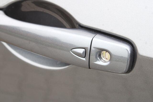 Nissan MICRA 0.9 IG-T N-Connecta | Incl. 12 maanden garantie | Cruise control | Climate control | Stoelverwarming | Bluetooth | Navigatie | DAB radio | Keyless entry |