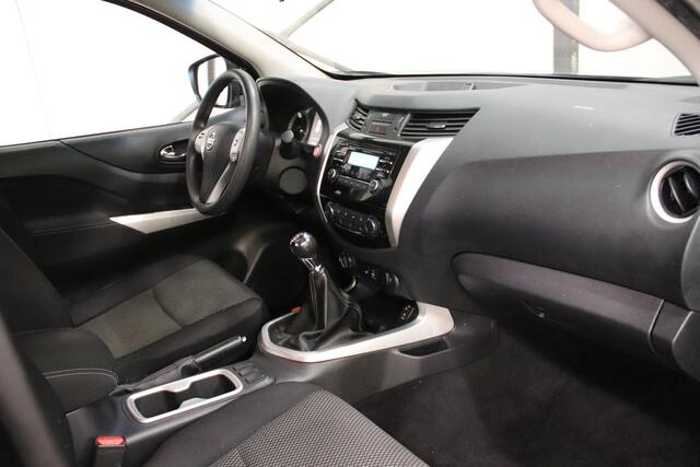 Nissan NAVARA 2.3 dCi PICK UP 4X4 3500KG trekvermogen Nissan NAVARA 2.3 dCi PICK UP 4X4