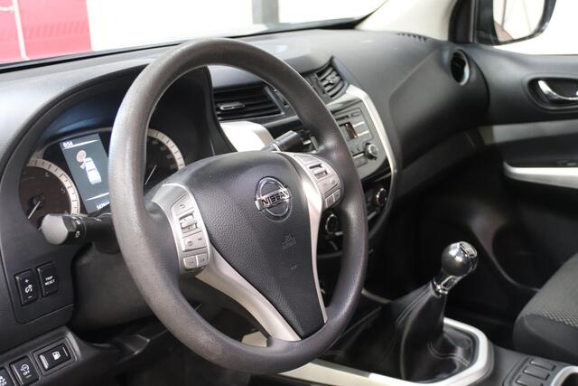 Nissan NAVARA 2.3 dCi PICK UP 4X4 3500KG trekvermogen Nissan NAVARA 2.3 dCi PICK UP 4X4