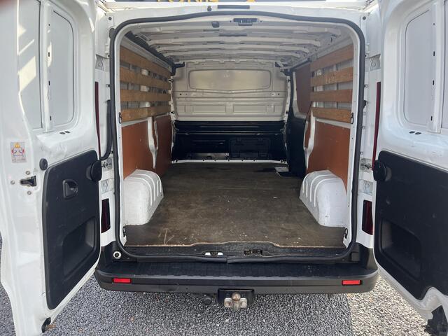 Nissan NV300 1.6 dCi 120 L2H1 Optima 3 Zitplaatsen,Navi,Airco,Cruise,PDC,Imperiaal,Trekhaak,Elek Ramen,N.A.P,APK Tot 06-2025
