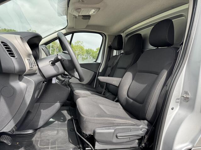 Nissan NV300 1.6 dCi 120 L2H1 Acenta 3-Persoons | Trekhaak | Laadruimte Pakket | Cruise Control | Airco | Bluetooth Tel. | Park. Sensor | ¤ 12.890,- Rijklaarprijs! (Excl. BTW)