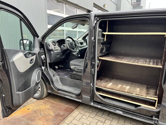 Nissan NV300 1.6 dCi 120 L2H1 Dubbele schuifdeur Airco Cruise control Trekhaak 2000kg Bluetooth telefoon voorbereiding Navigatie Achteruitrijcamera Parkeersensoren achter Kastinrichting Euro 6