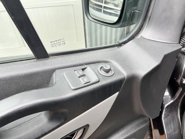 Nissan NV300 1.6 dCi 120 L2H1 Dubbele schuifdeur Airco Cruise control Trekhaak 2000kg Bluetooth telefoon voorbereiding Navigatie Achteruitrijcamera Parkeersensoren achter Kastinrichting Euro 6