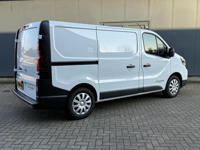 Nissan PRIMASTAR 2.0 dCi L1H1 / Airco / Apple&Android Carplay / Trekhaak / Betimmering / Cruise Control / Sensoren achter / Bluetooth / DAB / 3 zitplaatsen