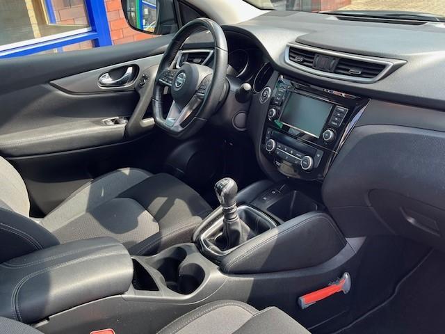 Nissan QASHQAI 1.3 DIG-T N-Connecta | trekhaak| Panorama dak | Airco