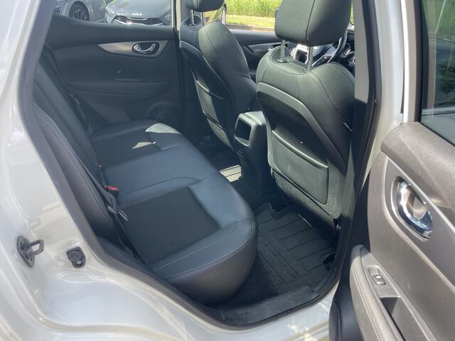 Nissan QASHQAI 1.3 DIG-T Tekna // PanoDak // Leder // Trekhaak info Roel 0492-588951