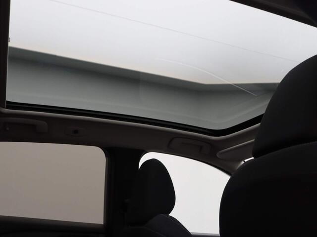 Nissan QASHQAI 140pk MHEV N-Connecta | Adaptieve Cruise Control | Panorama Dak | Parkeersensoren Voor en Achter met Achteruitrijcamera | Draadloos Apple Carplay |
