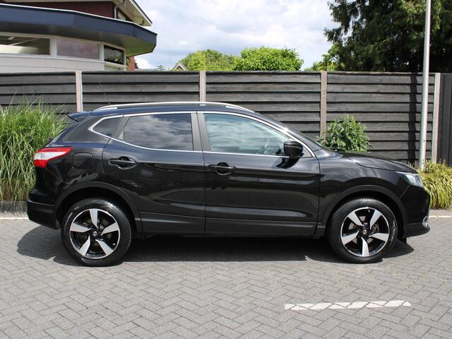 Nissan QASHQAI N-Connecta 1.2 115PK X-Tronic CVT Automaat Navigatie, Rondomzicht Camera, DAB, Panoramadak, Parkeersensoren Voor & Achter