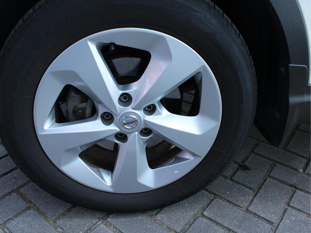 Nissan QASHQAI 1.2 N-Connecta Automaat Trekhaak, Panoramadak, Cruise en Climate Control, Achteruitrijcamera