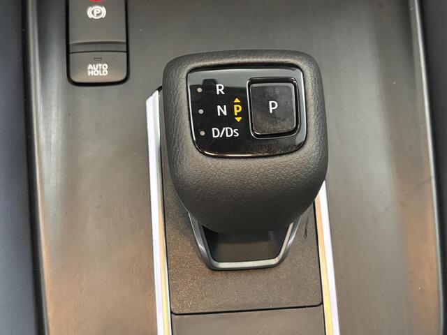 Nissan QASHQAI 1.3 MHEV Xtronic Tekna / Trekhaak / Design Pack / Cold Pack / Rondomzichtcamera / Navigatiesysteem full map / Lichtmetalen velgen 19" / Parkeersensoren voor + achter / Draadloze telefoonlader / Apple Car Play & Android Auto