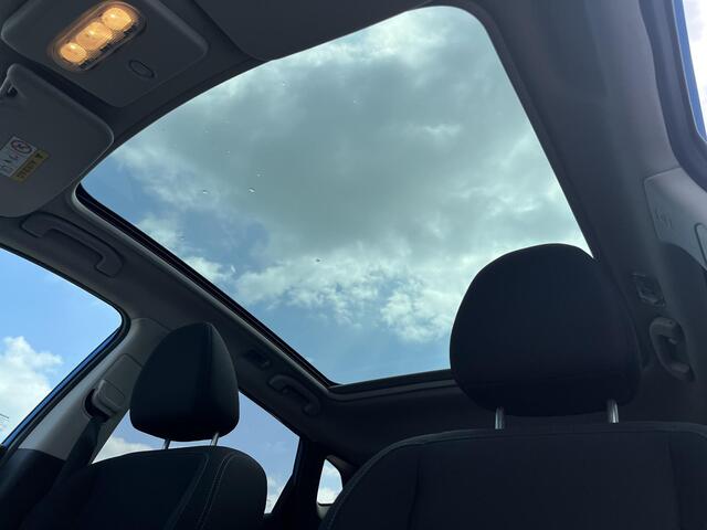 Nissan QASHQAI 1.3 DIG-T N-Connecta Automaat / Panoramadak / Achteruitrijcamera / Apple Carplay & Android Auto / Navigatie full map / Vooruit- en Stoelverwarming voor / Cruise- en Climate Control /