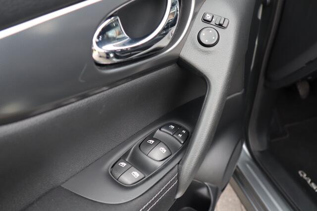 Nissan QASHQAI 1.6 N-Connecta Pano, trekhaak