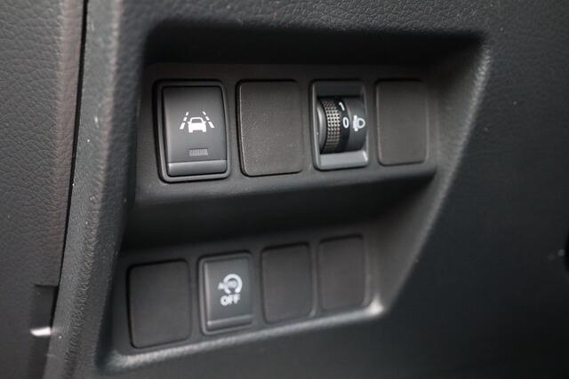 Nissan QASHQAI 1.6 N-Connecta Pano, trekhaak