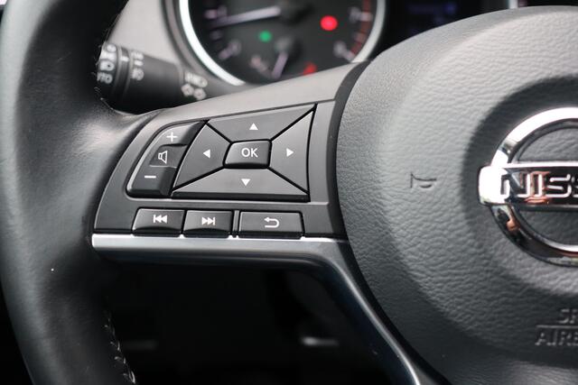 Nissan QASHQAI 1.6 N-Connecta Pano, trekhaak