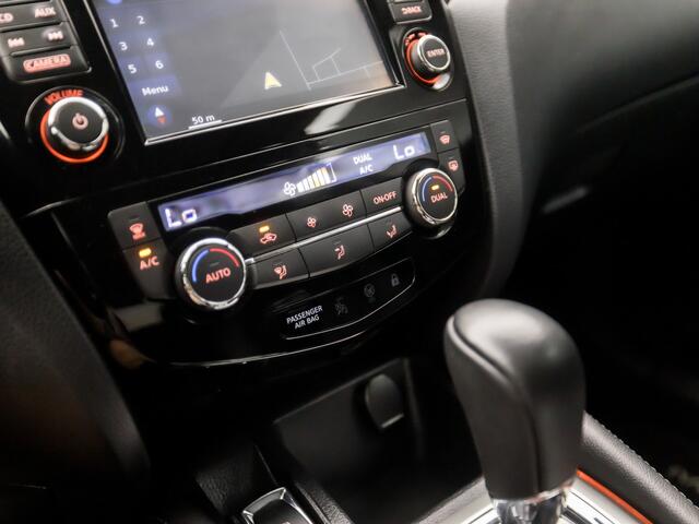 Nissan QASHQAI 1.2 N-Connecta Sport Automaat (PANORAMADAK, NAVIGATIE, 360 CAMERA, LEDER, ELEK SPORTSTOELEN, STOELVERWARMING, GETINT GLAS, CRUISE, NIEUWSTAAT)