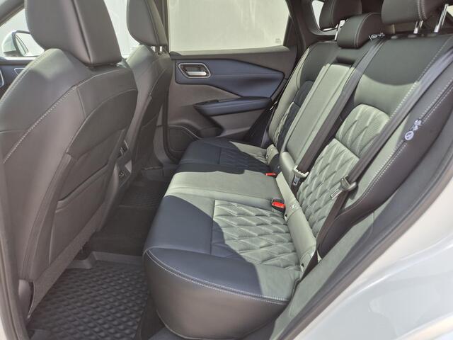 Nissan QASHQAI 1.3 MHEV Xtronic Tekna Plus Automaat / Cold Pack / Panoramadak / Trekhaak Vast / Trekgewicht 1800 kg / Stuur-, Stoel en voorruitverwarming / Elektrische achterklep / Rondomzicht camera / Bose Audio Systeem /