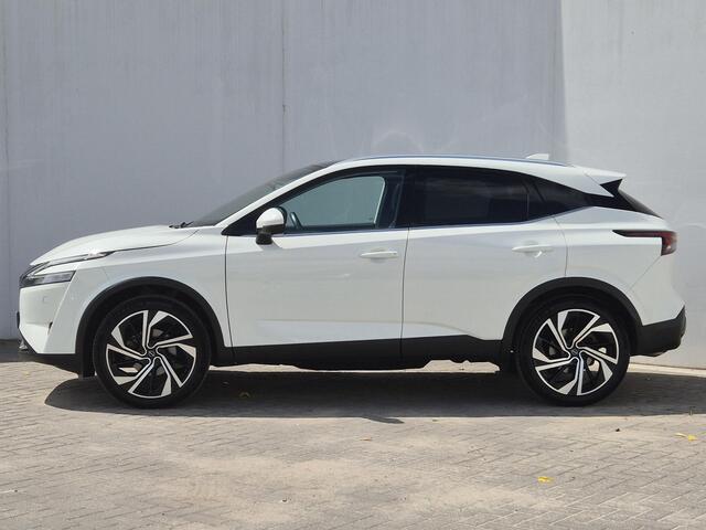 Nissan QASHQAI 1.3 MHEV Xtronic Tekna Plus Automaat / Cold Pack / Panoramadak / Trekhaak Vast / Trekgewicht 1800 kg / Stuur-, Stoel en voorruitverwarming / Elektrische achterklep / Rondomzicht camera / Bose Audio Systeem /