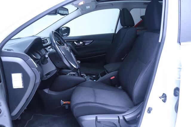 Nissan QASHQAI 1.6 N-Connecta | Achteruitrijcamera | Panoramadak | Navigatie | Afneembare trekhaak |