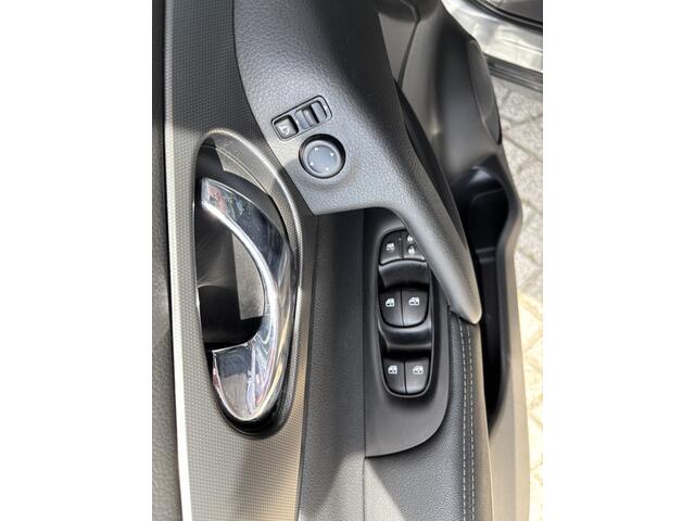 Nissan QASHQAI 1.3 DIG-T N-Connecta | Trekhaak | Navigatie | 360° Camera | Cruise Control | Panoramadak |