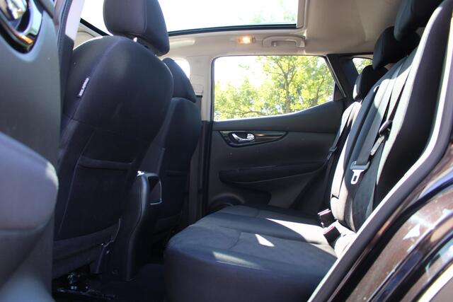 Nissan QASHQAI 1.2 N-Connecta Afneembare Trekhaak | Panorama dak | CruiseControl | Climate Control | Navigatie | 360 graden camera | Parkeersensoren