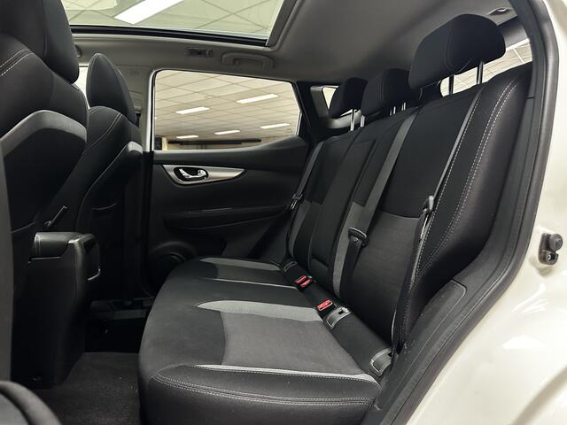 Nissan QASHQAI 1.2 N-Connecta/ 360° Camera/ 18'' LMV/ Keyless/ Lane-Assist./ DAB+/ Panorama-Dak/ Navi/ Clima/ Cruise/ Elek. pakket/ Isofix/ Bluetooth/ Armsteun/ Multi. LEDER. Stuur/ Mistl./ PDC V+A/ Extra getint glas/ Chro