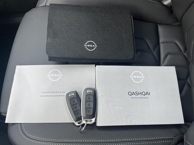 Nissan QASHQAI 1.3 MHEV Xtronic Tekna Automaat / ¤4.000,- Nissan Voorraadvoordeel / NIEUW uit voorraad leverbaar! / Panoramadak / Googlemaps Navigatie / HUD / 360° Camera / Apple Carplay & Android Auto / Elektrische Achterklep / Stuur- en Stoelverwarming voor / Voorruit