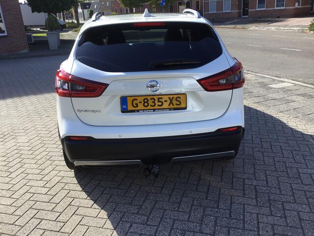 Nissan QASHQAI 1.3 DIG-T 140 N-Connecta+Design Pack
