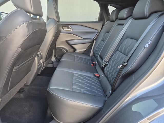 Nissan QASHQAI 1.3 MHEV Xtronic Tekna Plus Automaat / HUD / Panoramadak / Allseason banden / Trekgewicht 1800 kg / Elektrische achterklep / Stoel met massage functie / Rondomzicht camera / Stuur-, Stoel en Voorruit verwarming / Bose Audio Systeem /