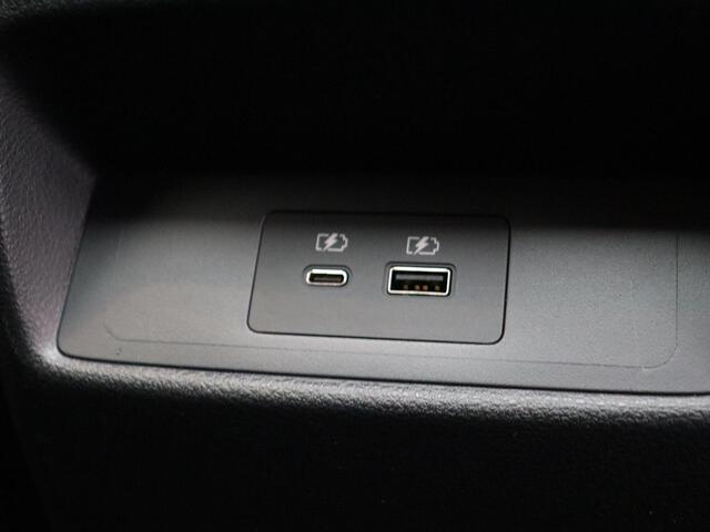 Nissan QASHQAI 1.3 MHEV Xtronic N-Connecta | Panoramadak | Trekhaak | Climate control | Adaptive cruise control | Apple carplay/Android Auto | Rondomzicht camera |