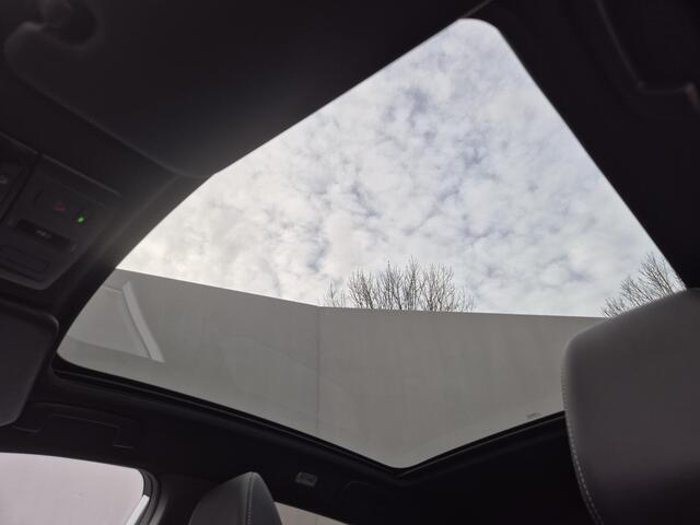 Nissan QASHQAI 1.3 MHEV Xtronic Tekna Plus Automaat / Fabrieksgarantie tot 03-2028 / Trekgewicht 1800 kg / Elektrische achterklep / Panoramadak / HUD / Stuur-, Stoel en Voorruit verwarming / Stoel met massage functie / Adaptief CC /