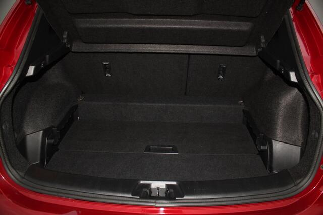 Nissan QASHQAI 1.2-115pk Tekna. Erg nette, luxe en betrouwbare hoogzitter ! Autm. airco, cruise control, 360gr camera, trekhaak, privacy glass, LM wielen, panoramadak, metallic lak, elektr. verstelb. best. stoel, telefoonvoorb., navigatie, LED verlichting etc.