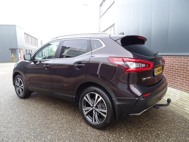 Nissan QASHQAI 1.3 DIG-T N-Connecta AUTOMAAT | PANORAMA DAK | FULL LED PAKKET | WINTER PAKKET | STOELVERWARMING | NAVIAGTIE | ACHTERUIT RIJ CAMERA | AFNEEMBARE TREKHAAK | AIRCO/ECC |