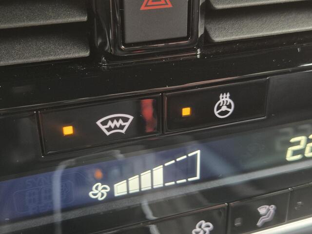 Nissan QASHQAI 1.3 MHEV Xtronic Tekna / Fabrieksgarantie tot 04-2028 / HUD / Trekgewicht 1800 kg / Stuur-, Stoel en Voorruit verwarming / Elektrische achterklep / Rondomzicht camera / Adaptief CC / Apple Carplay Android Auto /