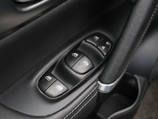 Nissan QASHQAI 1.2 Tekna | Panoramadak | Rondomzicht camera | Elektrisch verstelbare bestuurderstoel | Climate control | Navigatie | Trekhaak |