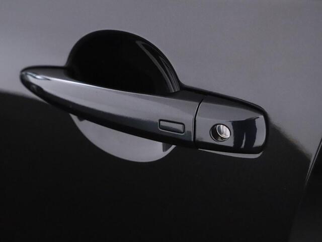 Nissan QASHQAI 1.3 MHEV Premiere Ed. Pano/Trekhaak/Winterset