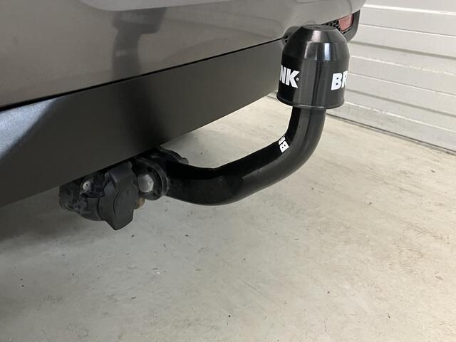 Nissan QASHQAI 1.3 MHEV Xtronic Tekna / Dealer Onderhouden / Panoramadak / All Seasonbanden / Trekhaak 1800 KG / Adaptive Cruise Control / Dual Zone Climate Control / Half Lederen Bekleding / 360 Graden Camera /