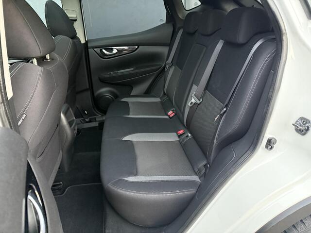 Nissan QASHQAI 1.3 DIG-T N-Connecta / Dealer Onderhouden / Trekhaak / 1500KG Trekgewicht / Panorama / 360º Camera / Stoel Verwarming / Keyless / Apple Carplay /