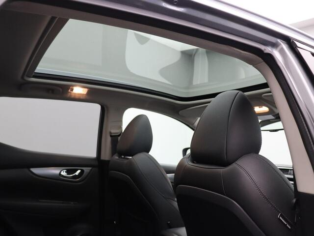 Nissan QASHQAI 140pk DIG-T Tekna | Panormadak | Half lederen bekleding | Stoelverwarming | Navigatie | Climate control | Rondomzicht camera |