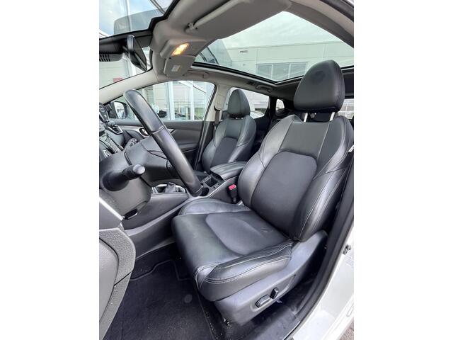 Nissan QASHQAI 1.2 Tekna + 360 camera - Halfleder interieur - Panormadak - Stoelverwarming - Blindspot Warning