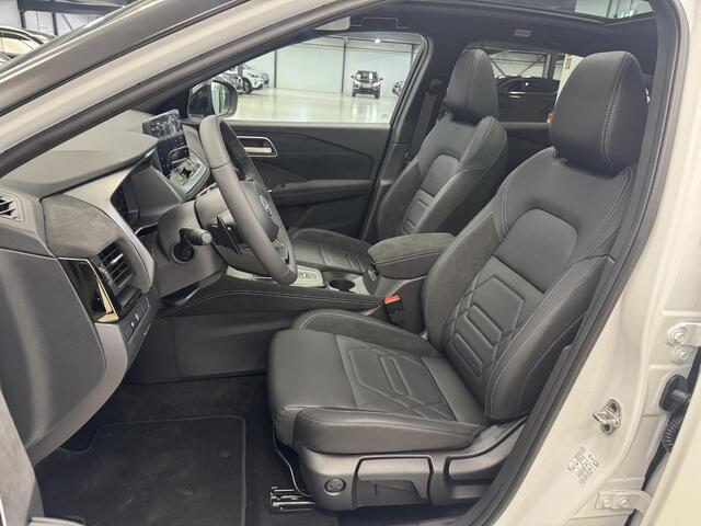 Nissan QASHQAI 1.3 MHEV Xtronic N-Design / Panoramadak / Stoel- en Stuurverwarming / Google Maps Navigatie / Verwarmde Voorruit / Leder/Alcantara Bekleding / 360 Graden Camera / Dual Zone Climate Control / Adaptive Cruise Control /