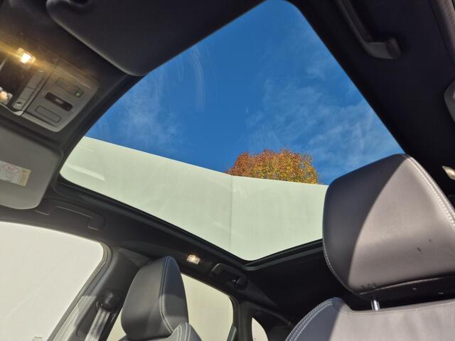 Nissan QASHQAI 1.3 MHEV Xtronic Tekna Plus / 1800kg Trekgewicht / Leder/Alcantara Bekleding / Google Maps Navigatie / BOSE Audio / HUD / Apple Carplay Android Auto / Panoramadak / Stuur-, Stoel en Voorruitverwarming / Elektrische achterklep / Massagestoelen /