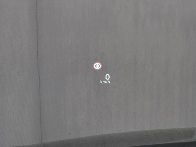 Nissan QASHQAI 1.3 MHEV Xtronic N-Connecta Automaat / Fabrieksgarantie t/m 06-2028 / 1.800 kg trekgewicht / Panorama dak / Elektrische klep / HUD / Camera 360° / Cold pack / Stuur-, stoel- en voorruitverwarming / Navigatie / Apple Carplay Android / 18" LM wielen /